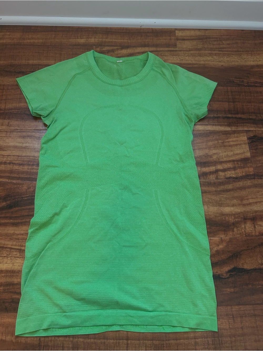 Lululemon Women’s Short-Sleeve Tennis Athletic Top - Green size 4